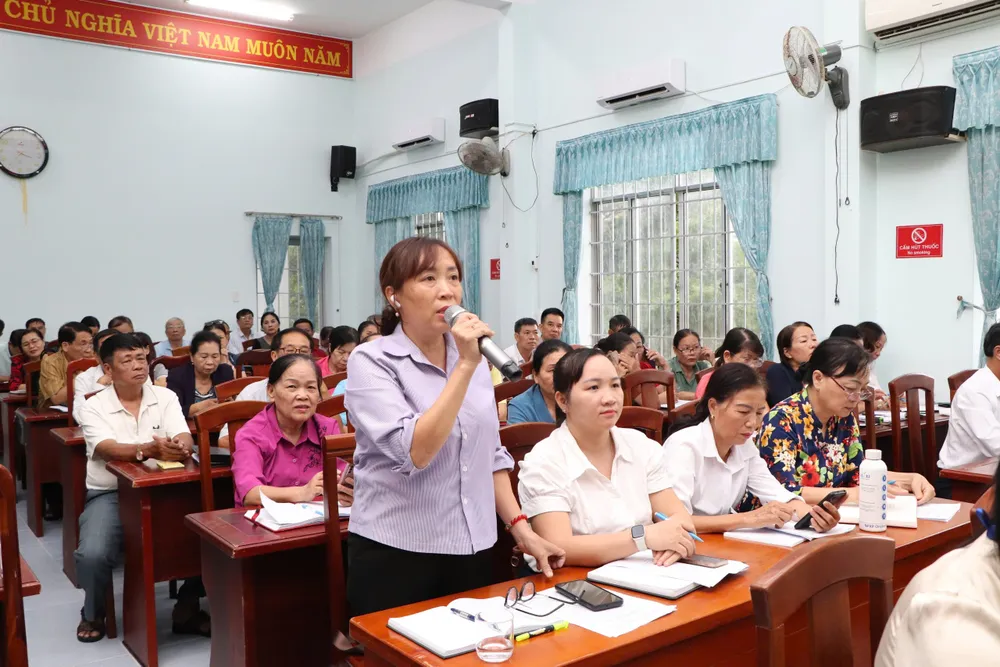 Đại diện các khu phố đề xuất các giải pháp nhằm nâng cao hiệu quả lấy ý kiến người dân z6814149412447_c0775b37e2666d1ce31f0e35120bd924.jpg