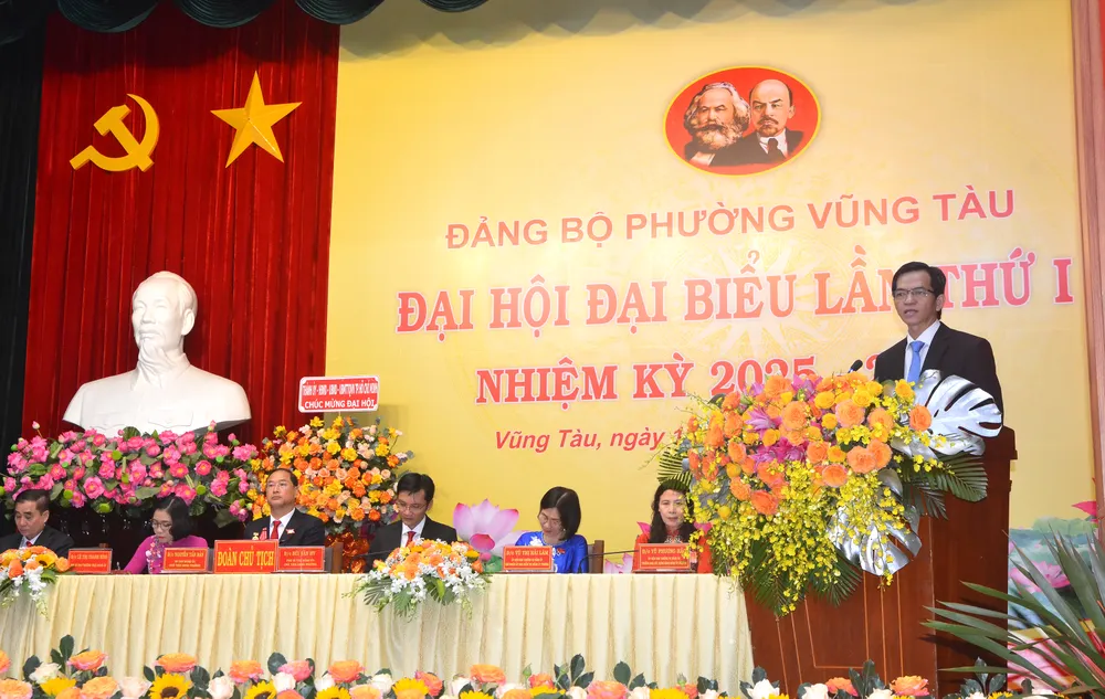 Đồng chí Dương Trọng Hiếu, Ủy viên Ban Thường vụ Thành ủy, Phó Trưởng ban Thường trực Ban Tổ chức Thành ủy TPHCM dự và chỉ đạo hội nghị. Ảnh: CẨM NHUNG 9.JPG
