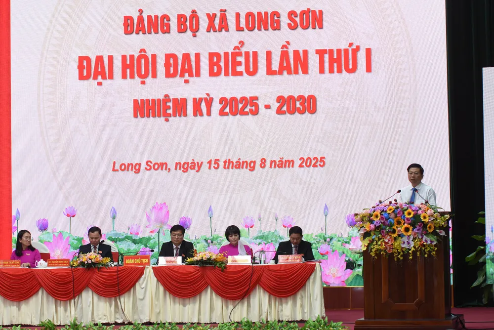Đại hội Đại biểu Đảng bộ xã Long Sơn lần thứ I, nhiệm kỳ 2025-2030 z6910326843428_1defd8fa3db7c40777872f6d90956dc2.jpg