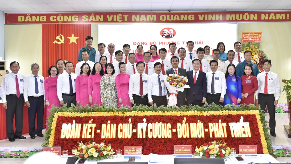Ban Chấp hành Đảng bộ phường Tân Hải nhiệm kỳ 2025-2030 ra mat bch.jpg