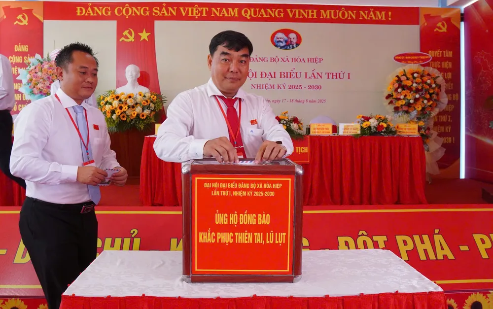 Đảng ủy xã Hòa Hiệp phát động đợt quyên góp ủng hộ đồng bào bị thiệt hại do mưa lũ z6919181947658_937c855e9d4d2d251942245e5e49479b.jpg