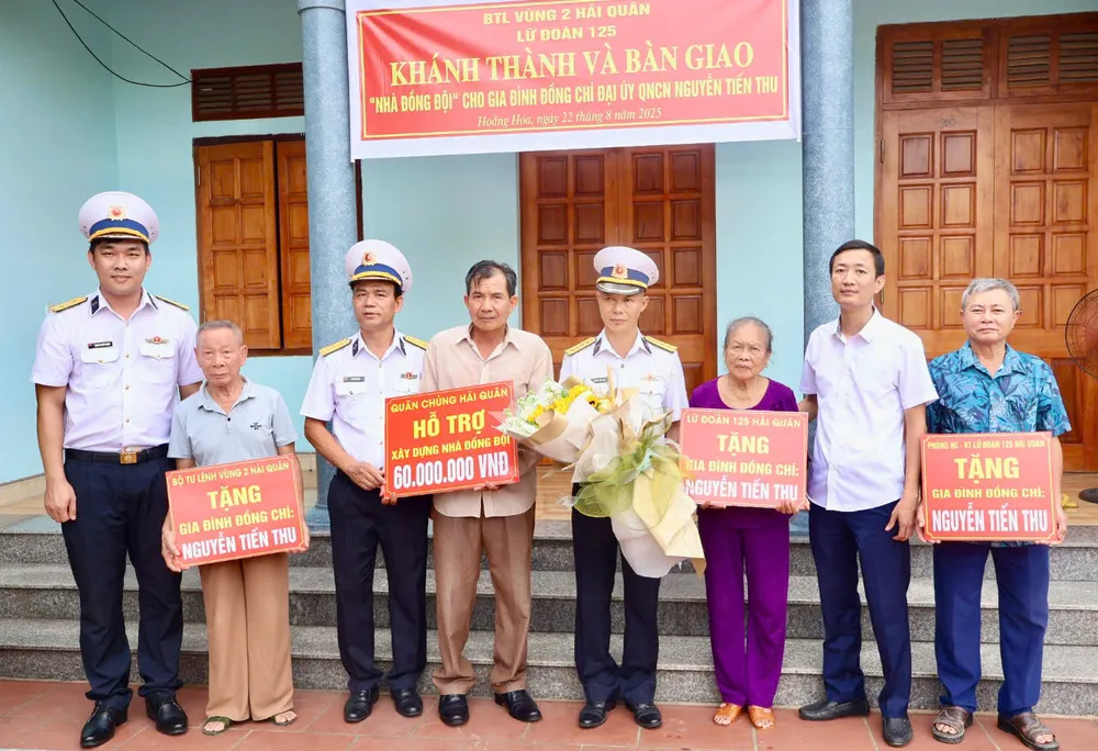 Khánh thành và bàn giao nhà đồng đội cho quân nhân Nguyễn Tiến Thu, Lữ đoàn 125, Vùng 2 Hải quân 2. Khánh thành và bàn giao nhà đồng đội cho quân nhân Nguyễn Tiến Thu, Lữ đoàn 125, Vùng 2.jpg