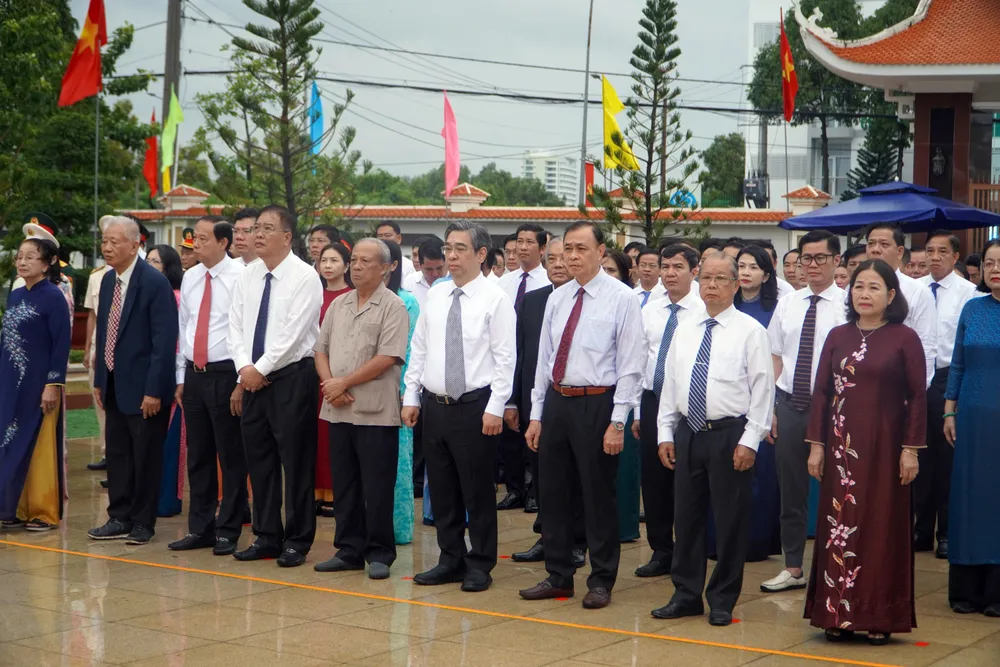 Các đại biểu tham dự lễ viếng 3.jpg