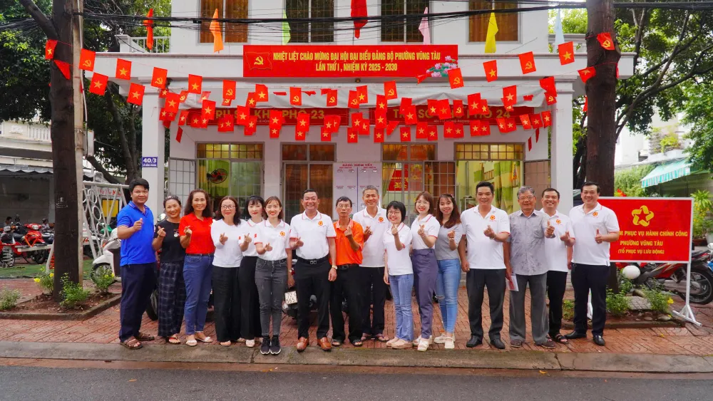 Mô hình “Trung tâm phục vụ hành chính công lưu động” là một phần trong kế hoạch cải cách hành chính gắn với xây dựng chính quyền “gần dân, vì dân phục vụ” của phường Vũng Tàu, TPHCM z6960056993406_7a6e47cde44bedecf737633803a3677f.jpg