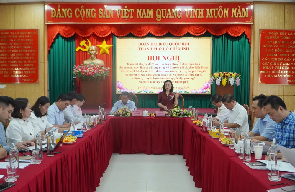Phó Trưởng Đoàn ĐBQH TPHCM Huỳnh Thị Phúc phát biểu tại buổi khảo sát 1.jpg
