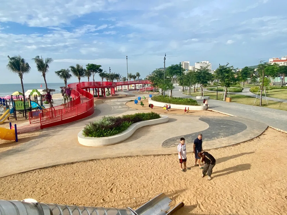 Chung tay giữ gìn vệ sinh môi trường để tạo không gian sạch sẽ cho người dân và du khách đến với Bãi Sau, phường Vũng Tàu, TPHCM z7017414813052_2b9dba80791a8e70aa71d4a4e0ac92b6.jpg