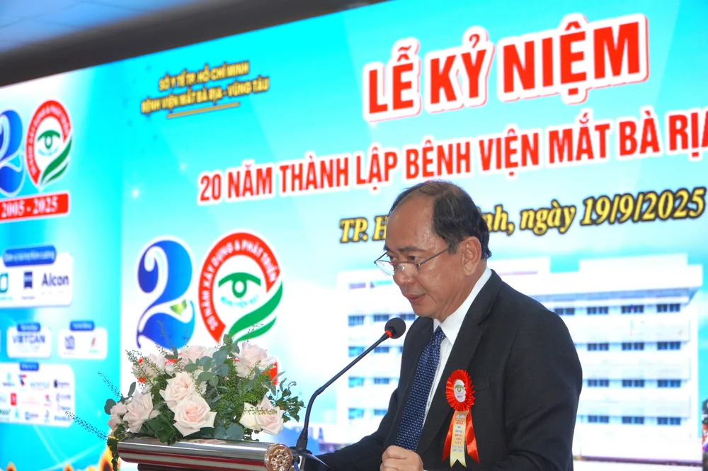 Giám đốc Sở Y tế TPHCM Tăng Chí Thượng, ghi nhận và đánh giá cao sự nỗ lực của Bệnh viện Mắt Bà Rịa – Vũng Tàu trong 20 năm qua DSC02192.JPG