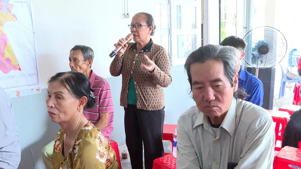 Người dân ấp Phước Thắng, xã Long Hải, TPHCM phản ánh về tình trạng ngập úng vào mùa mưa do hệ thống cống thoát nước hư hỏng