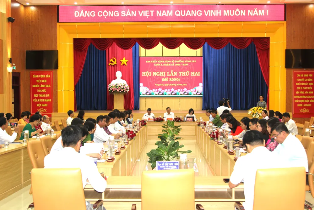 Quang cảnh Hội nghị Ban Chấp hành Đảng bộ phường Vũng Tàu lần thứ 2 IMG_0204.JPG