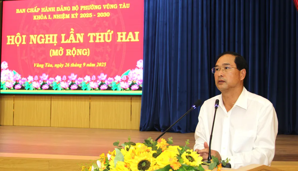 Đồng chí Nguyễn Tấn Bản, Bí thư Đảng ủy, Chủ tịch HĐND phường Vũng Tàu, phát biểu tại hội nghị IMG_0216.JPG