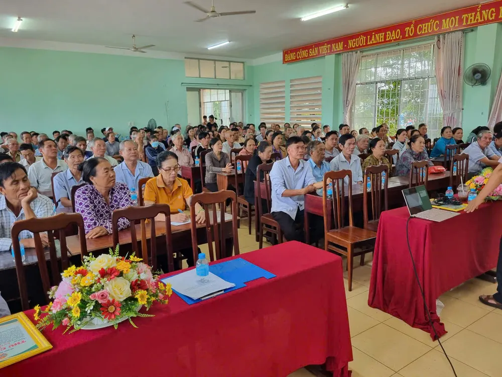 Quang cảnh buổi tập huấn các giải pháp quản lý dinh dưỡng cho cây trồng theo hướng hữu cho nông dân xã Bàu Lâm, TPHCM