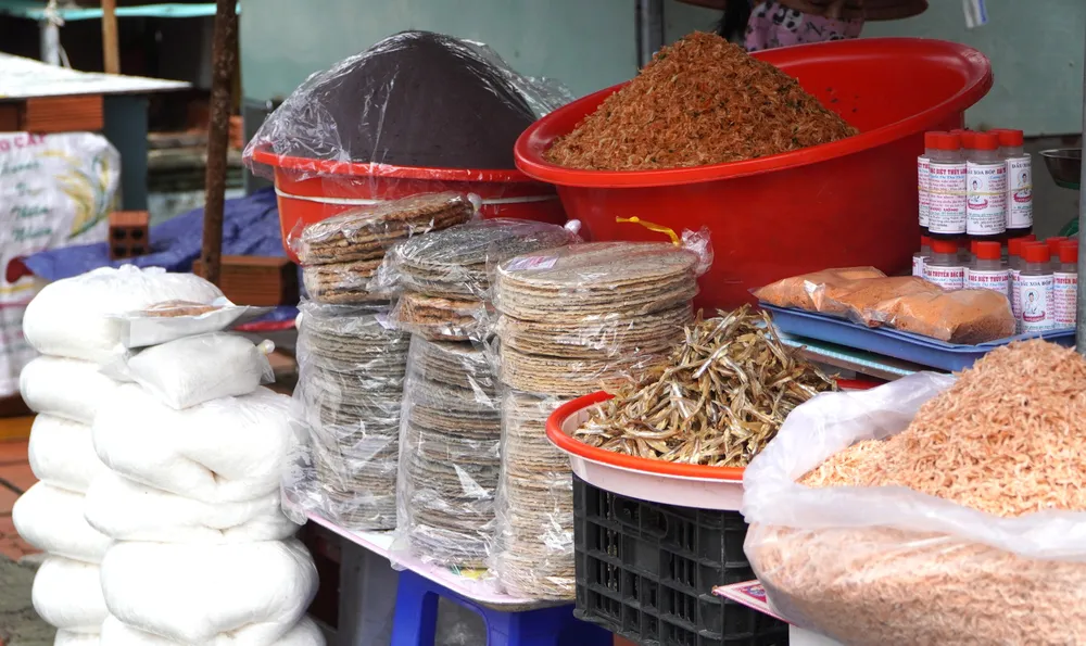 Salt, fisk och torkade räkor är typiska produkter från ökommunen. DSC02387.JPG