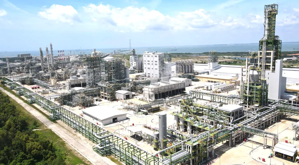 Long Son Petrochemical Complex, ett projekt med en investering på mer än 5 miljarder USD, öppnar en ny utvecklingsriktning för ökommunen. z7031148741164_62e44e8ac60c49e6cea3025a24f3c322.jpg