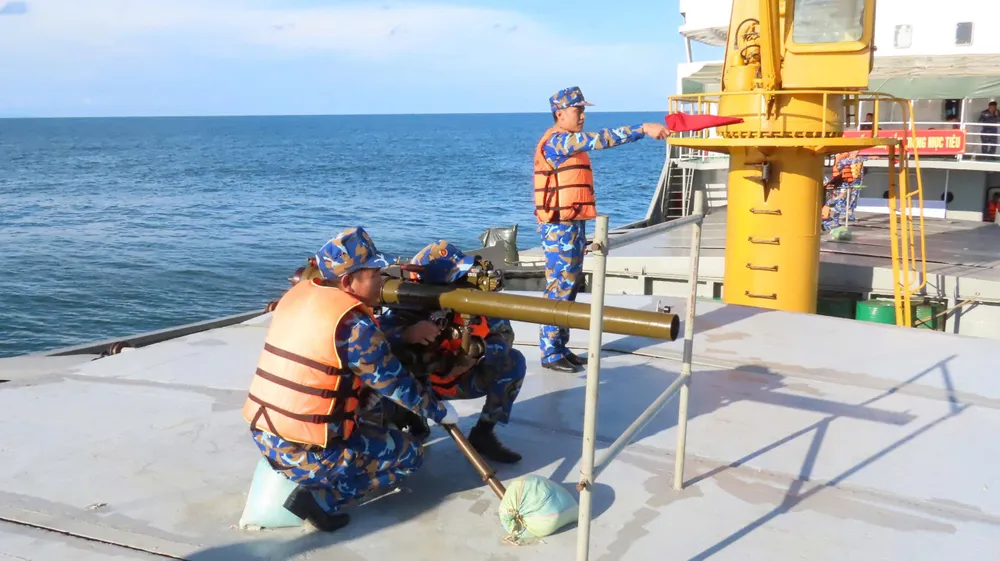Khẩu đội DKZ Tàu Trường Sa 06 thực hiện bài bắn mục tiêu mặt nước 6. Khẩu đội DKZ Tàu Trường Sa 06 thực hiện bài bắn mục tiêu mặt nước.jpg