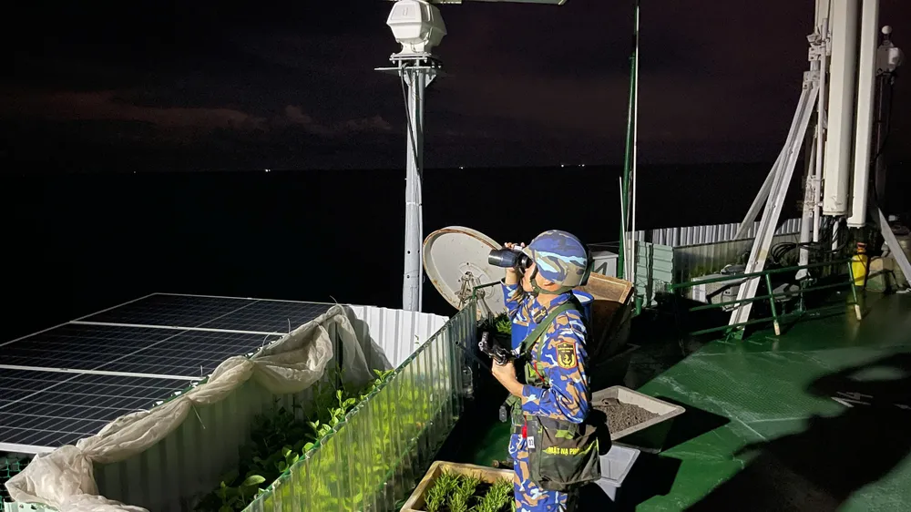 Những người lính ngày, đêm canh gác chủ quyền biển, đảo gửi gắm tình yêu về hậu phương qua chương trình Bố ở nhà giàn - Con ở nhà có bạn 1..jpg