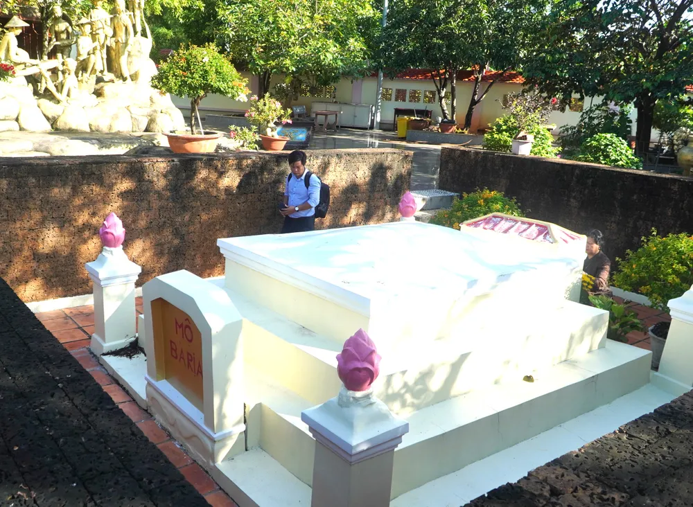Mộ Bà Rịa tại xã Long Điền, TPHCM DSC03108.JPG