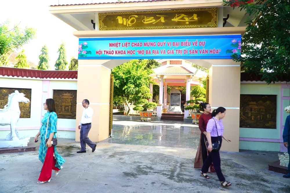 Khu di tích Mộ Bà Rịa DSC03118.JPG