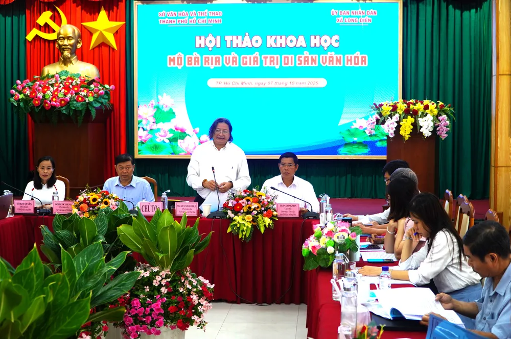 Sở VH-TT TPHCM tổ chức Hội thảo khoa học “Mộ Bà Rịa và giá trị di sản văn hóa” DSC03141.JPG