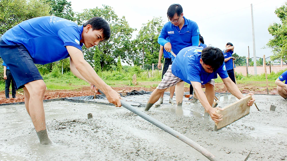 Sức trẻ tình nguyện trên đất bạn Lào ảnh 4 Sức trẻ tình nguyện trên đất bạn Lào ảnh 4