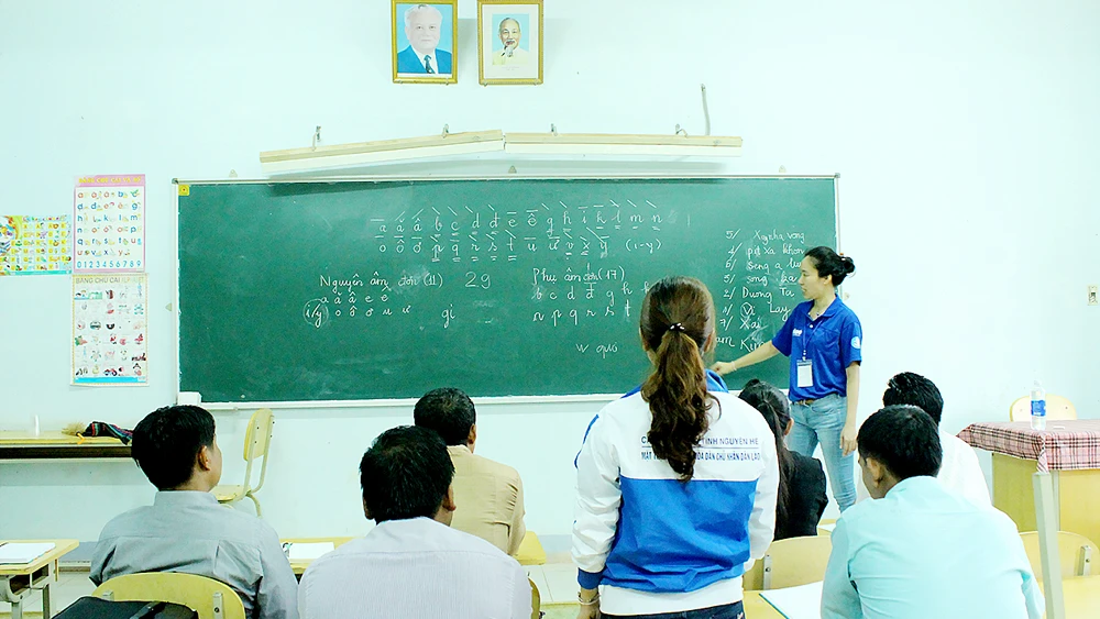 Sức trẻ tình nguyện trên đất bạn Lào ảnh 2 Sức trẻ tình nguyện trên đất bạn Lào ảnh 2