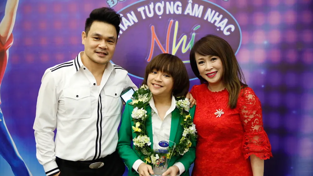 Thiên Khôi cùng ba mẹ