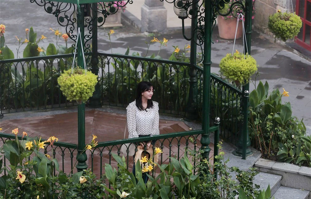 TWICE phấn khích du ngoạn Sun World Ba Na Hills ảnh 5 TWICE phấn khích du ngoạn Sun World Ba Na Hills ảnh 5