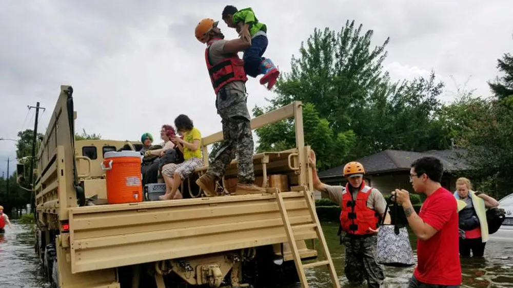 LHQ lo ngại, TP Houston giới nghiêm sau bão Harvey ảnh 3