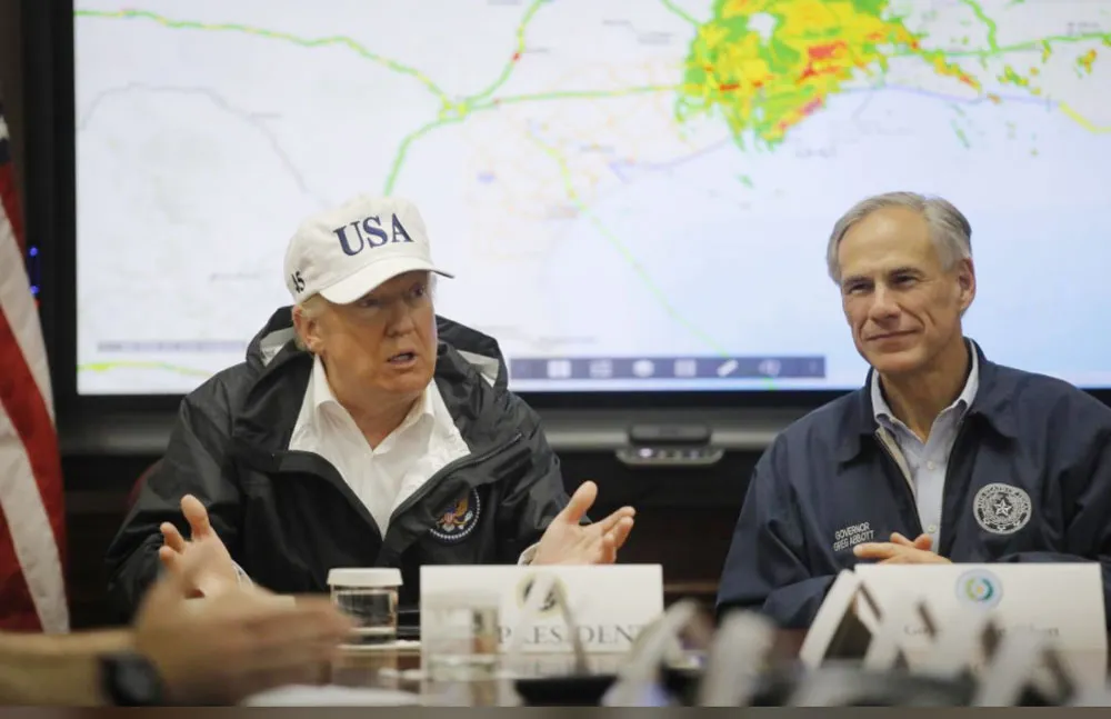 LHQ lo ngại, TP Houston giới nghiêm sau bão Harvey ảnh 4