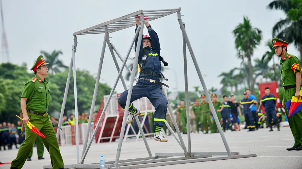 Hàng trăm chiến sĩ PCCC tham gia hội thi nghiệp vụ cứu hộ, cứu nạn  ​ ảnh 9