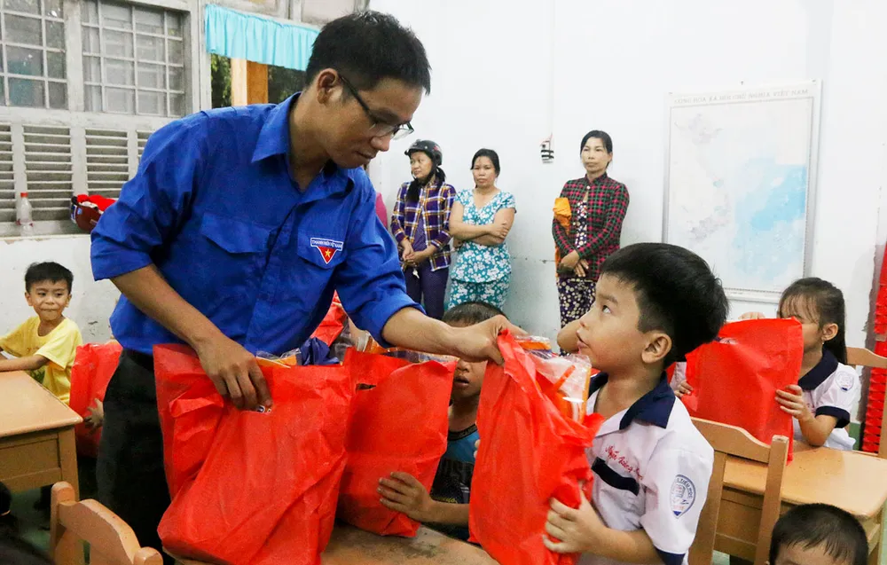 Mang “Trung thu mơ ước” đến với trẻ em Bến Tre ảnh 6