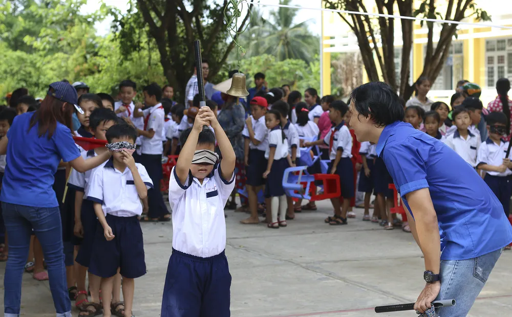 Mang “Trung thu mơ ước” đến với trẻ em Bến Tre ảnh 11