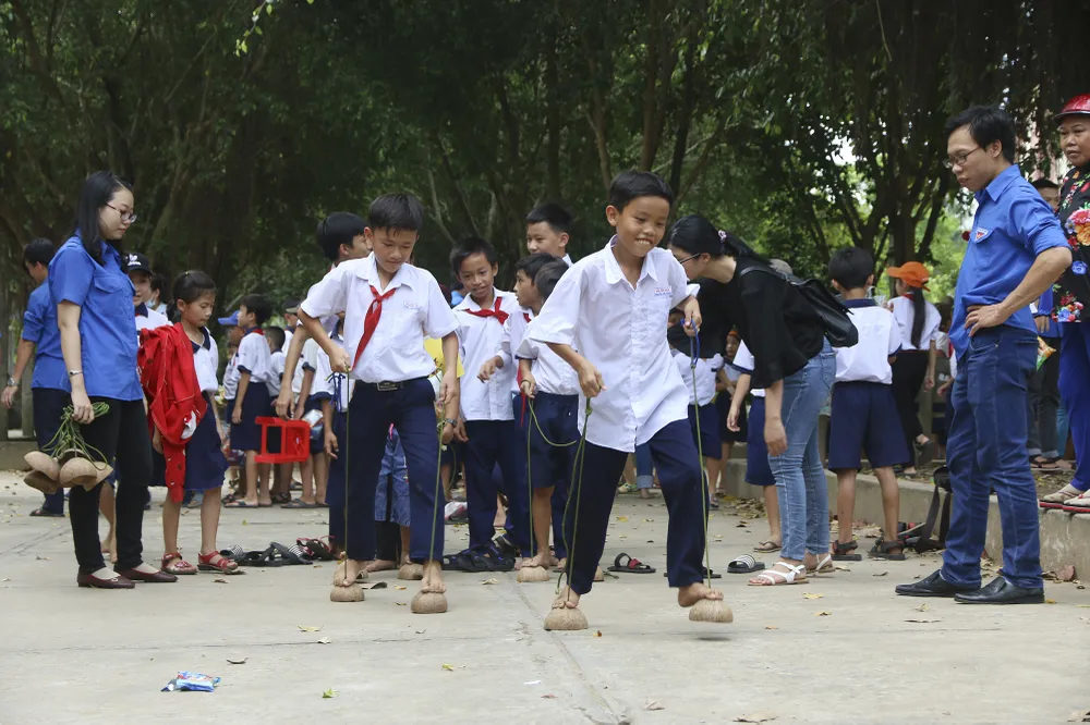 Mang “Trung thu mơ ước” đến với trẻ em Bến Tre ảnh 9