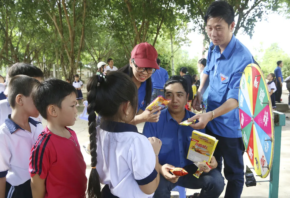 Mang “Trung thu mơ ước” đến với trẻ em Bến Tre ảnh 10