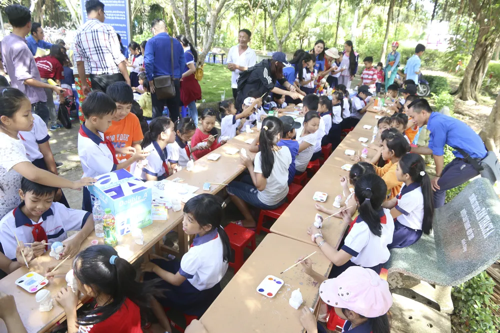 Mang “Trung thu mơ ước” đến với trẻ em Bến Tre ảnh 4