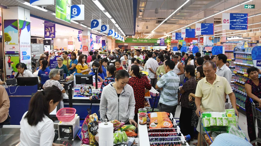 Khuyến mãi lớn, Co.opmart Huỳnh Tấn Phát hút khách ảnh 1 Khuyến mãi lớn, Co.opmart Huỳnh Tấn Phát hút khách ảnh 1