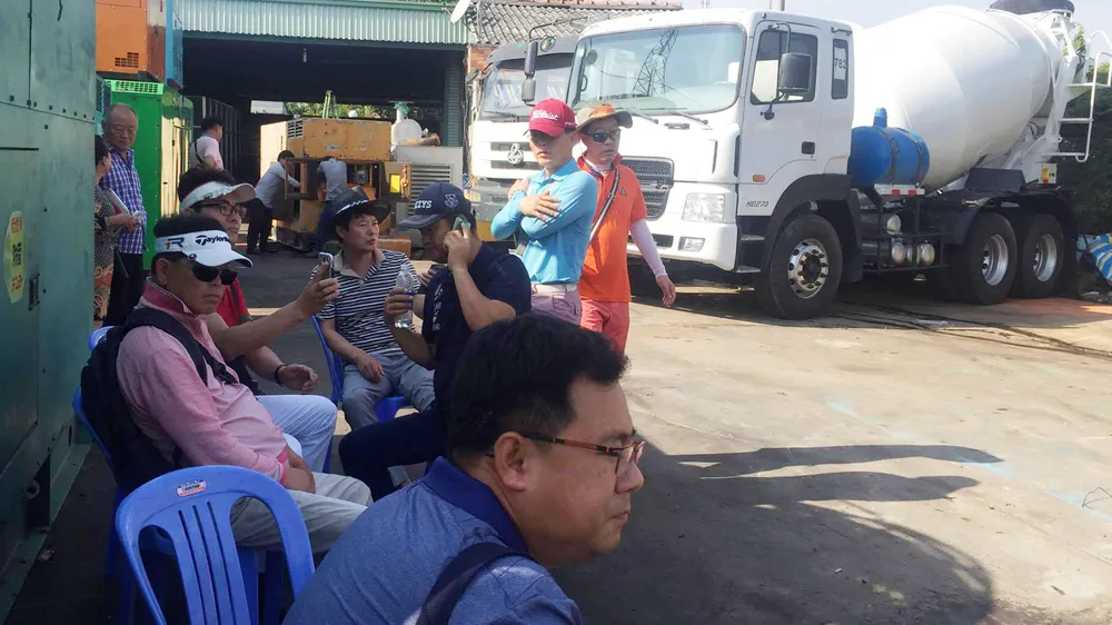 6 ô tô va chạm liên hoàn, xe khách 16 chỗ bốc cháy ảnh 3 6 ô tô va chạm liên hoàn, xe khách 16 chỗ bốc cháy ảnh 3