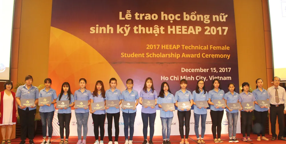 Trao hơn 100 suất học bổng cho nữ sinh viên kỹ thuật ảnh 1 Trao hơn 100 suất học bổng cho nữ sinh viên kỹ thuật ảnh 1
