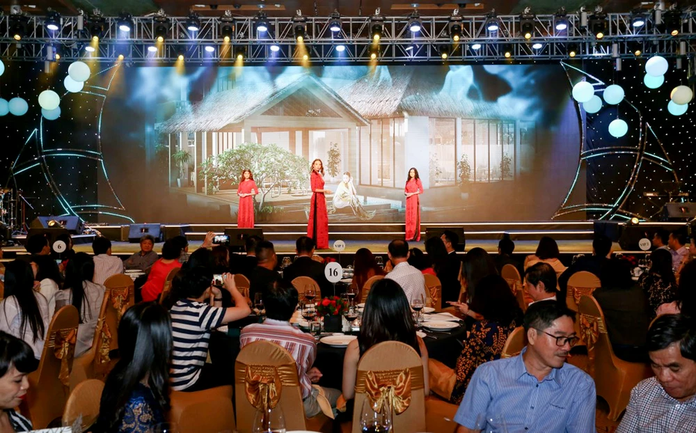 Sun Group tri ân khách hàng bằng đêm nghệ thuật đỉnh cao ảnh 4 Sun Group tri ân khách hàng bằng đêm nghệ thuật đỉnh cao ảnh 4
