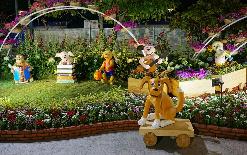 Cận cảnh đường hoa Nguyễn Huệ lung linh trước ngày khai mạc ảnh 3 Cận cảnh đường hoa Nguyễn Huệ lung linh trước ngày khai mạc ảnh 3