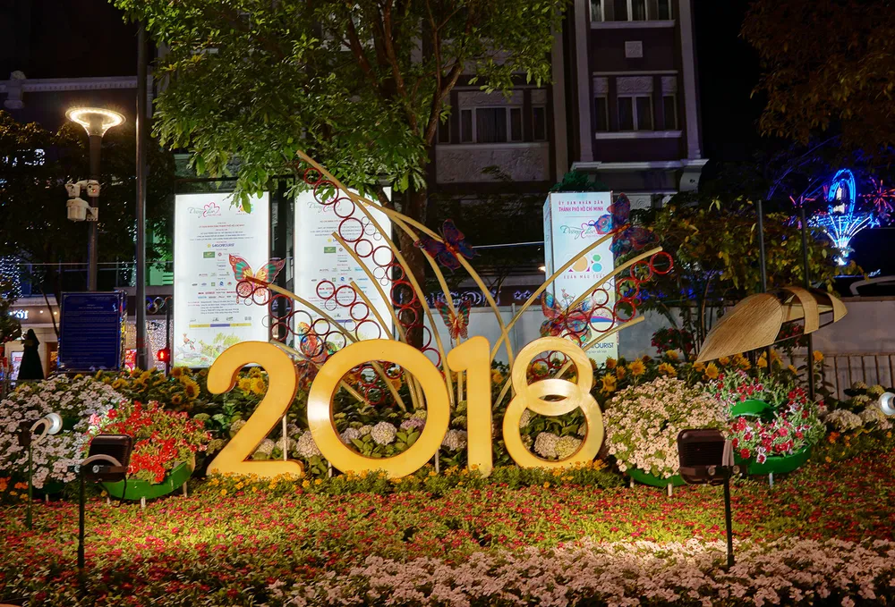 Cận cảnh đường hoa Nguyễn Huệ lung linh trước ngày khai mạc ảnh 10 Cận cảnh đường hoa Nguyễn Huệ lung linh trước ngày khai mạc ảnh 10