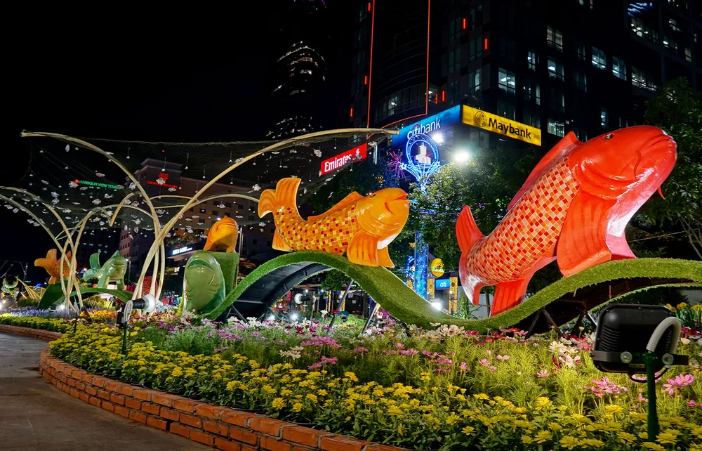 Cận cảnh đường hoa Nguyễn Huệ lung linh trước ngày khai mạc ảnh 13 Cận cảnh đường hoa Nguyễn Huệ lung linh trước ngày khai mạc ảnh 13