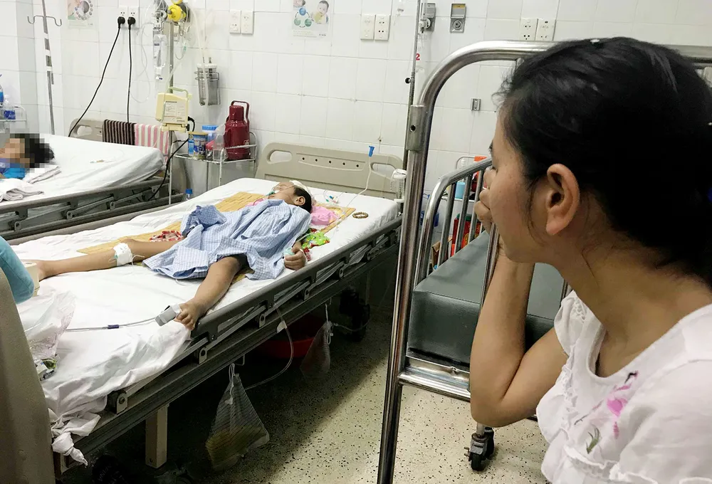 Bé 7 tuổi di chứng nặng sau tai nạn ảnh 2 Bé 7 tuổi di chứng nặng sau tai nạn ảnh 2