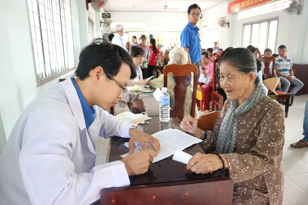 Hết lòng vì người nghèo, học sinh khó khăn miền cù lao đất mặn Tân Thạnh, Tiền Giang ảnh 2 Hết lòng vì người nghèo, học sinh khó khăn miền cù lao đất mặn Tân Thạnh, Tiền Giang ảnh 2