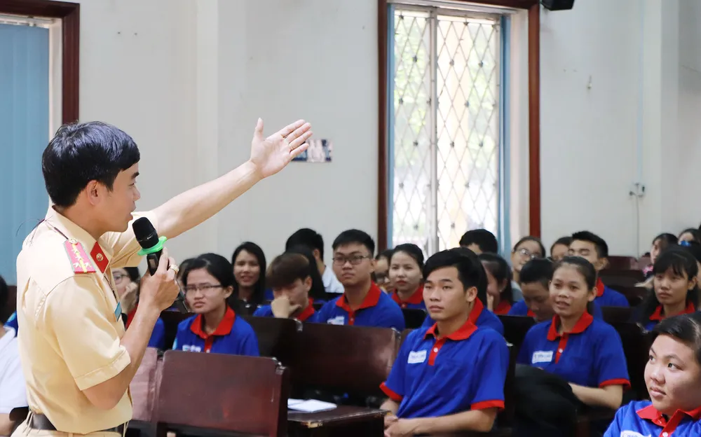 20.000 sinh viên sẵn sàng “Tiếp sức mùa thi” năm 2018 ảnh 6 20.000 sinh viên sẵn sàng “Tiếp sức mùa thi” năm 2018 ảnh 6