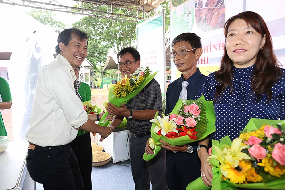 Hội thi “Lúa sạch, gạo thơm, cơm ngon” năm 2018: Vì giá trị thương hiệu gạo Việt ảnh 4 Hội thi “Lúa sạch, gạo thơm, cơm ngon” năm 2018: Vì giá trị thương hiệu gạo Việt ảnh 4