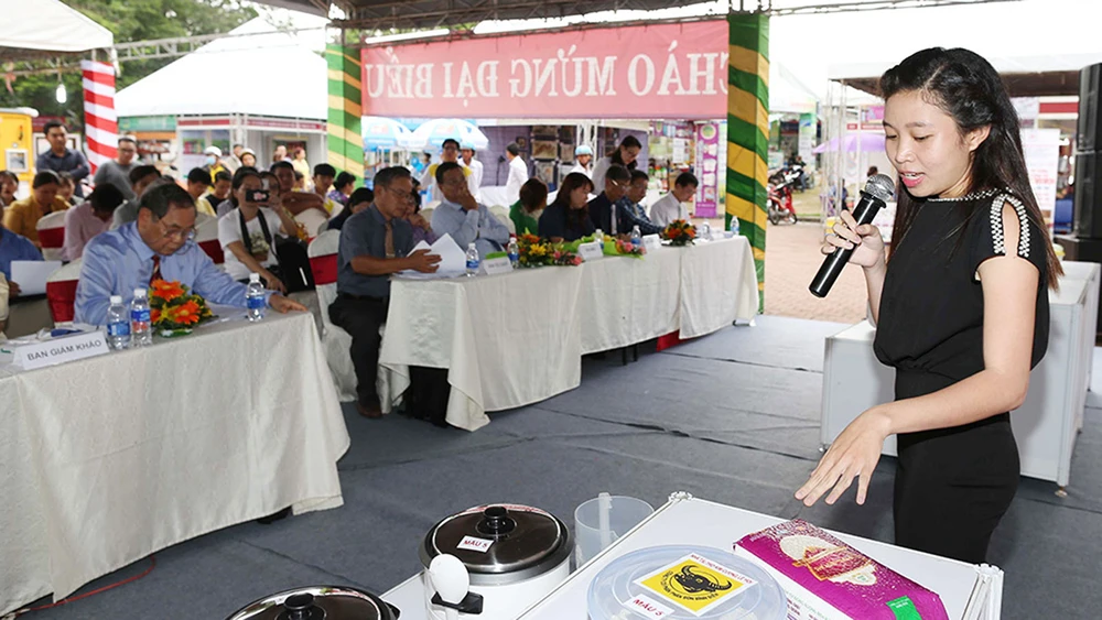 Hội thi “Lúa sạch, gạo thơm, cơm ngon” năm 2018: Vì giá trị thương hiệu gạo Việt ảnh 2 Hội thi “Lúa sạch, gạo thơm, cơm ngon” năm 2018: Vì giá trị thương hiệu gạo Việt ảnh 2