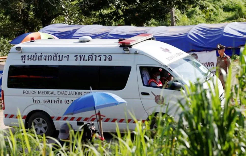 Kết thúc ngày giải cứu thứ 2, thêm 4 thành viên đội bóng Thái Lan được đưa ra khỏi hang ảnh 1