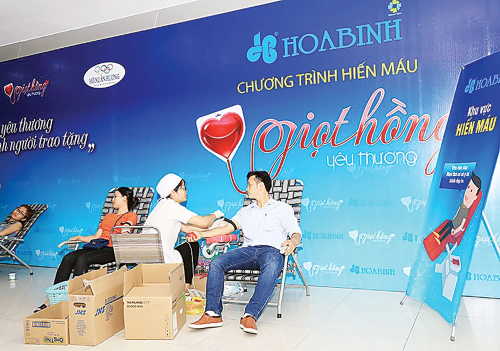 Tập đoàn Xây dựng Hòa Bình tổ chức hiến máu “Giọt hồng yêu thương” ảnh 1 Tập đoàn Xây dựng Hòa Bình tổ chức hiến máu “Giọt hồng yêu thương” ảnh 1