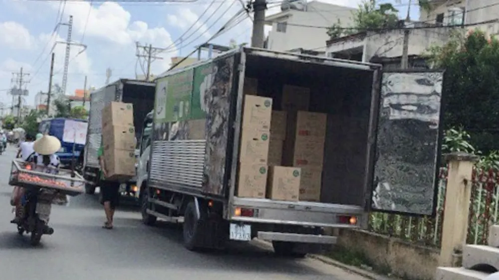 Xe tải đậu bít đường
