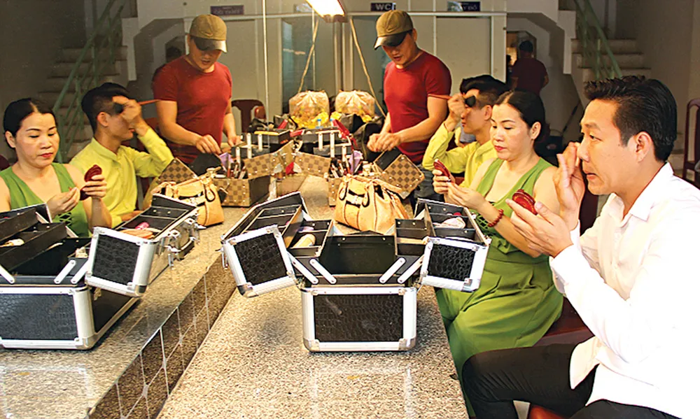 Hơn 40 năm “giữ lửa” cải lương  ảnh 3